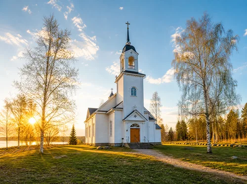 Kirkko pääsiäisaamuna